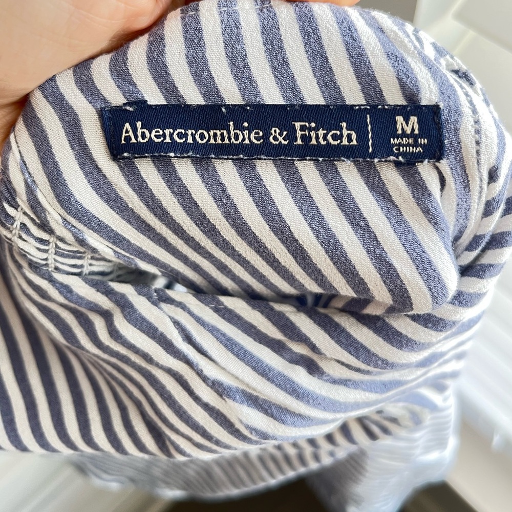 Abercrombie & Fitch Romper Size Medium - Picture 4 of 5